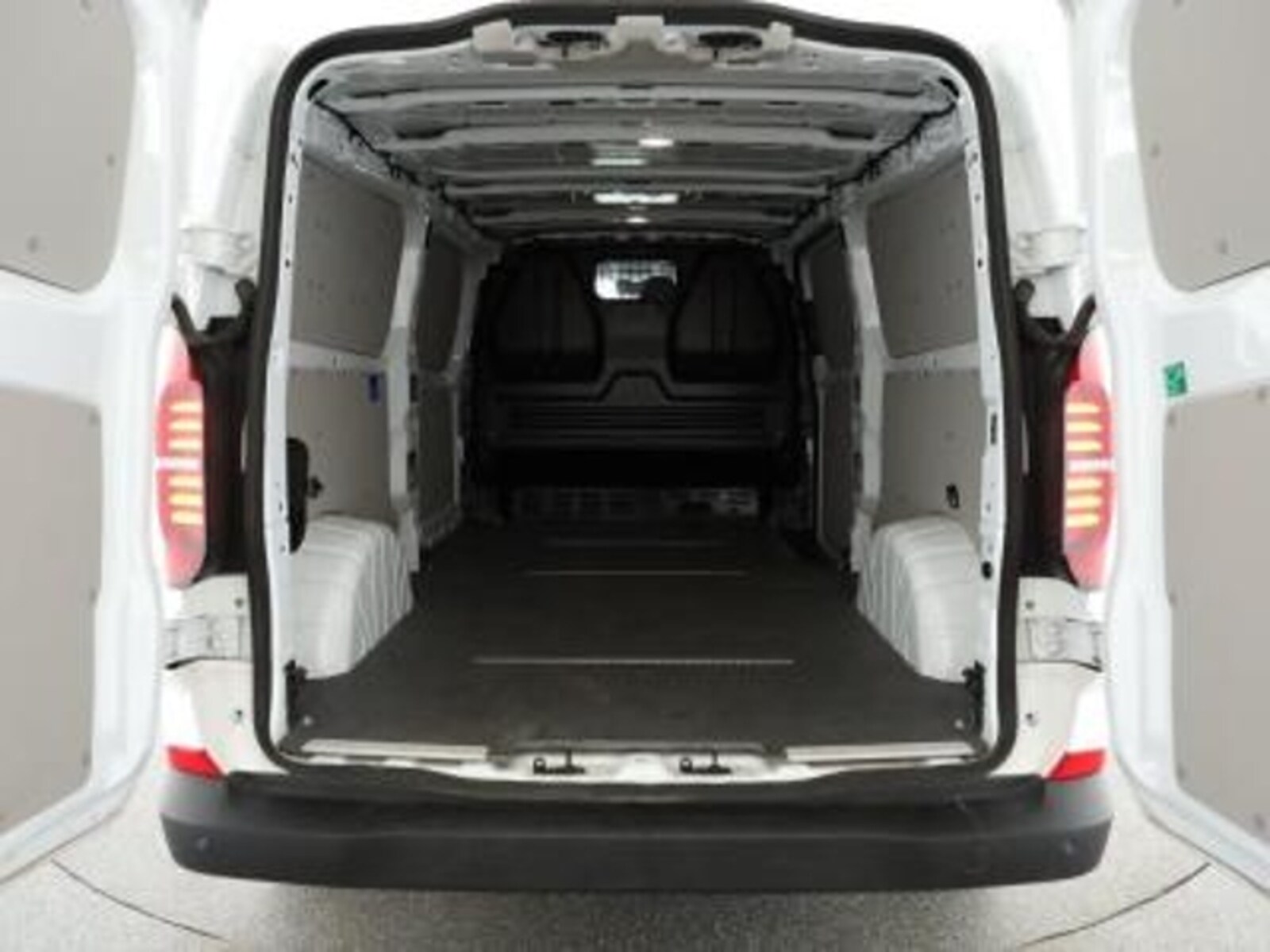 Volkswagen Transporter Kasten langer Radstand – Bild 6