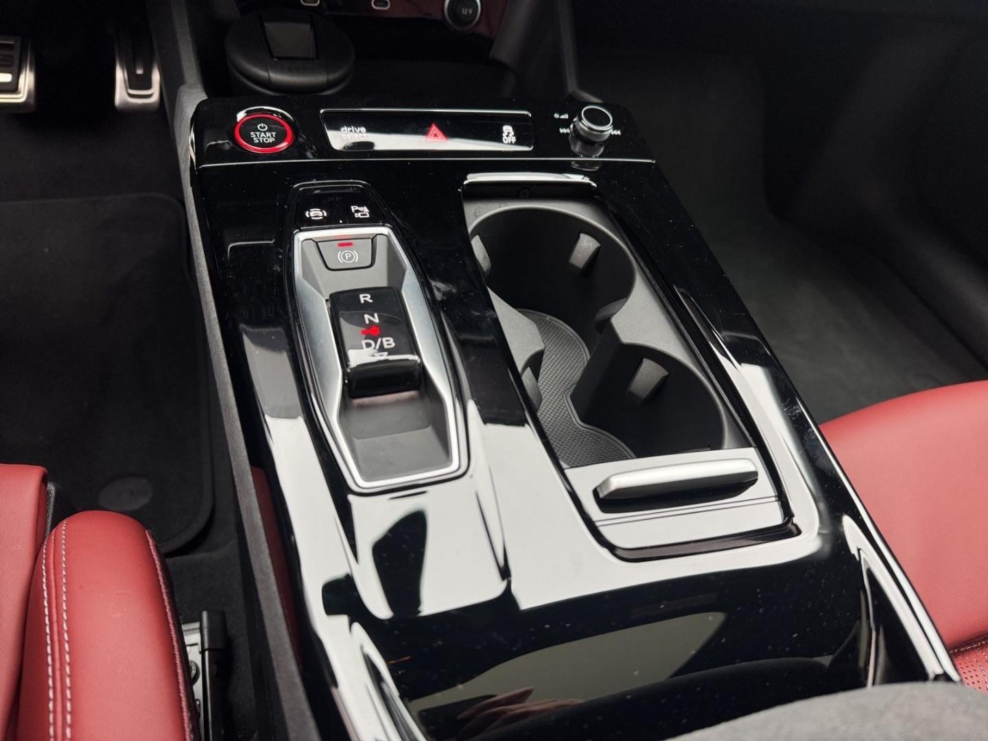 Bild über Audi S6 Avant e-tron e-tron quattro 370 kW - für weitere Informationen kontaktieren Sie den Audi Partner
