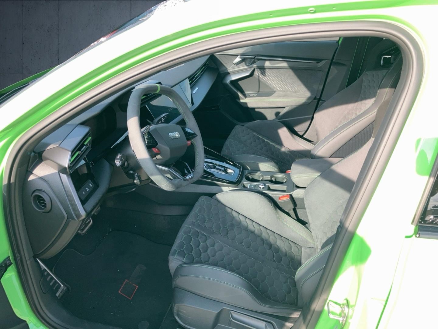 Bild über Audi RS 3 Sportback TFSI quattro S tronic - für weitere Informationen kontaktieren Sie den Audi Partner