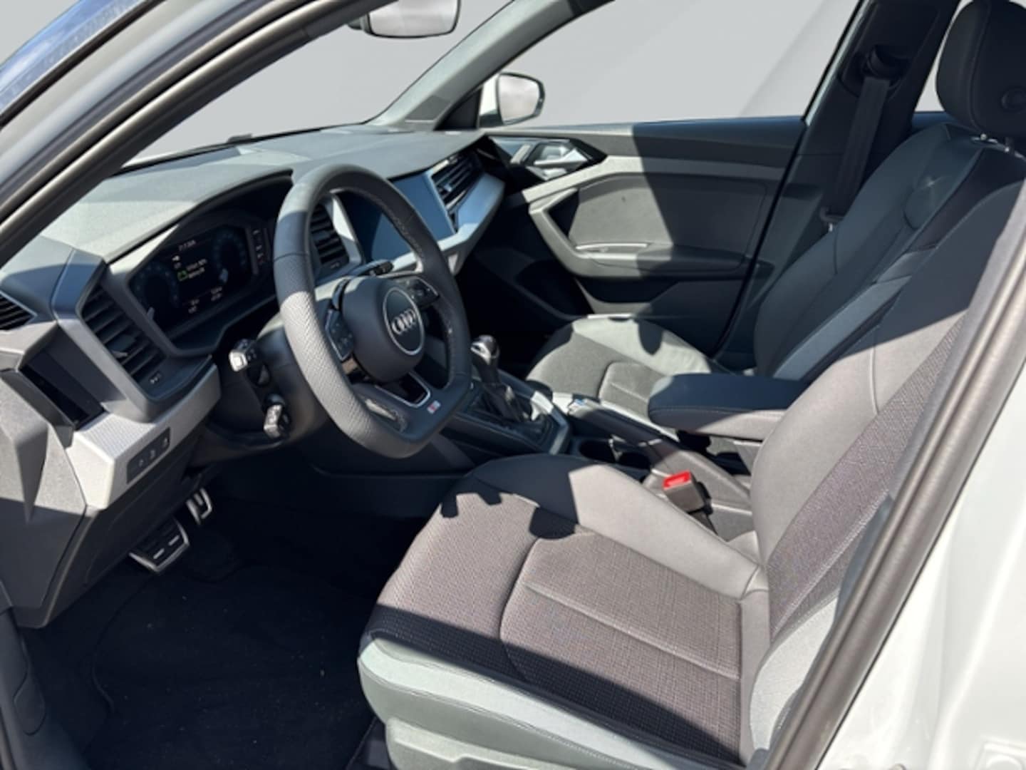Bild über Audi A1 Sportback S line 35 TFSI S tronic - für weitere Informationen kontaktieren Sie den Audi Partner