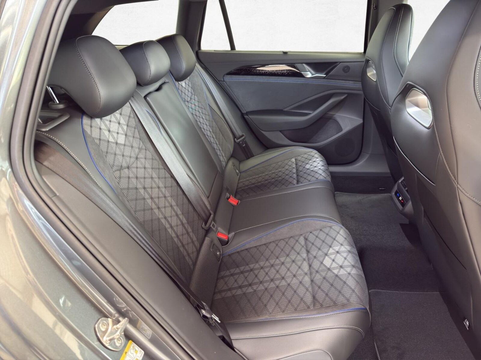 Volkswagen Passat – Bild 9