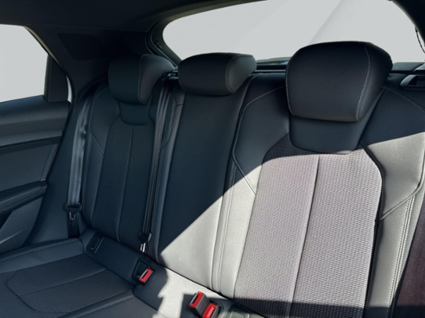 Bild über Audi A1 Sportback S line 35 TFSI S tronic - für weitere Informationen kontaktieren Sie den Audi Partner