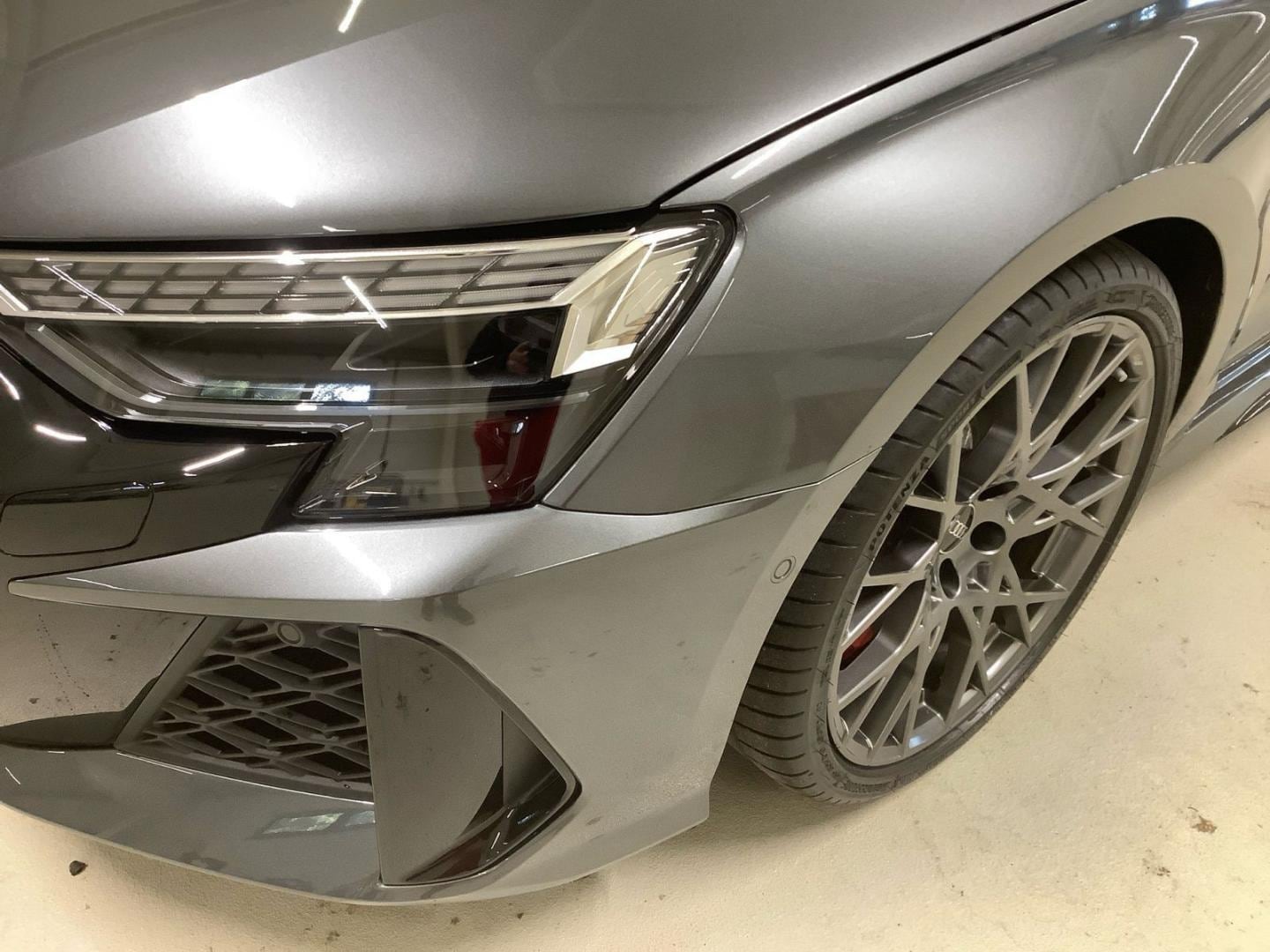 Bild über Audi RS 3 Sportback TFSI quattro S tronic - für weitere Informationen kontaktieren Sie den Audi Partner