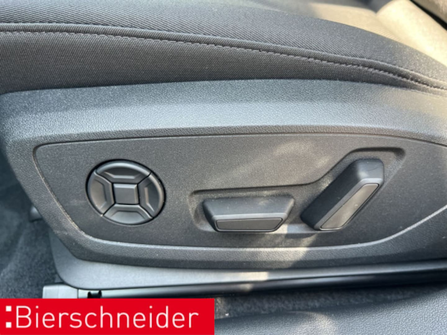 Bild über Audi A3 Sportback 30 TFSI S tronic - für weitere Informationen kontaktieren Sie den Audi Partner