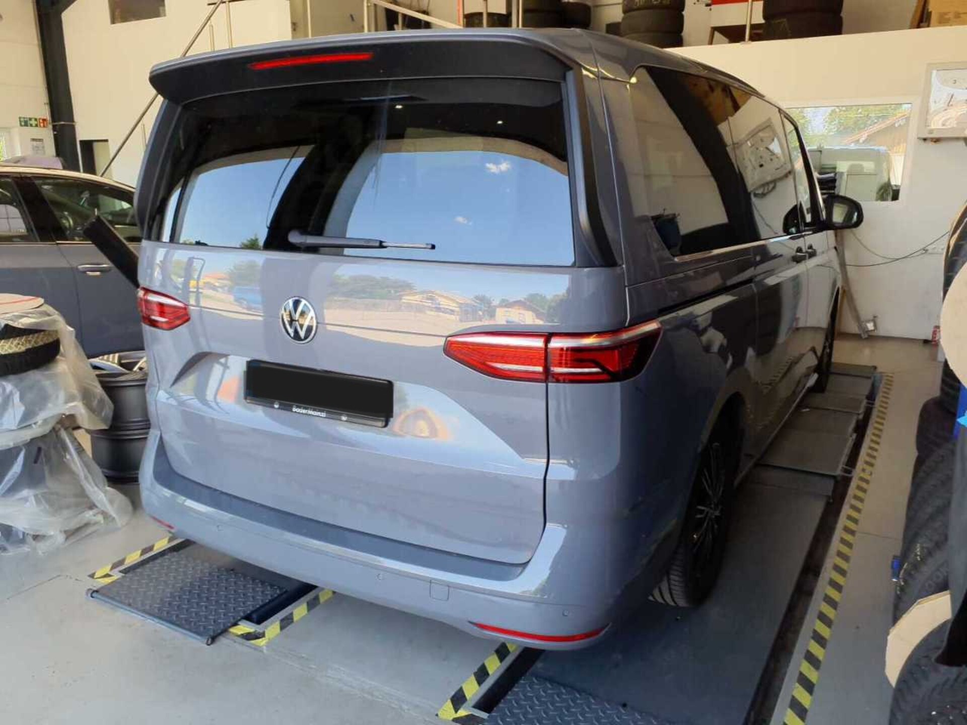 Volkswagen Multivan Langversion Basis-Modell