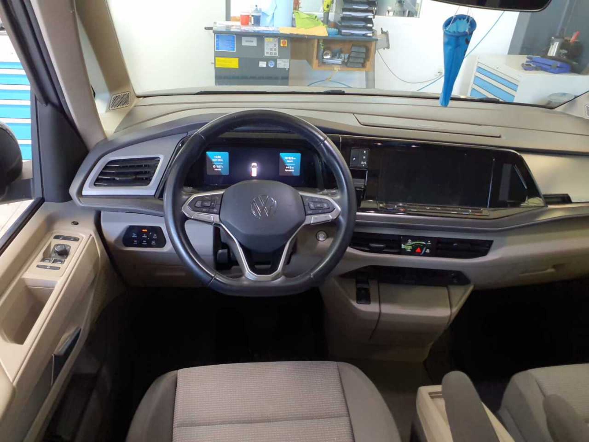 Volkswagen Multivan Langversion Basis-Modell