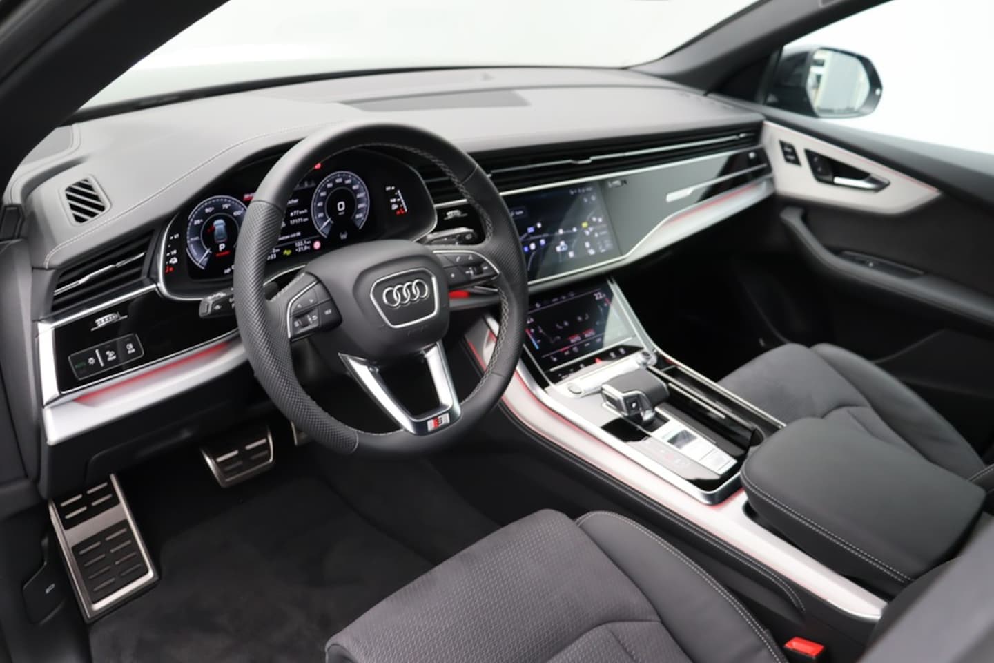 Bild über Audi Q8 SUV TFSI e S line business TFSI e quattro 290 kW tiptronic - für weitere Informationen kontaktieren Sie den Audi Partner