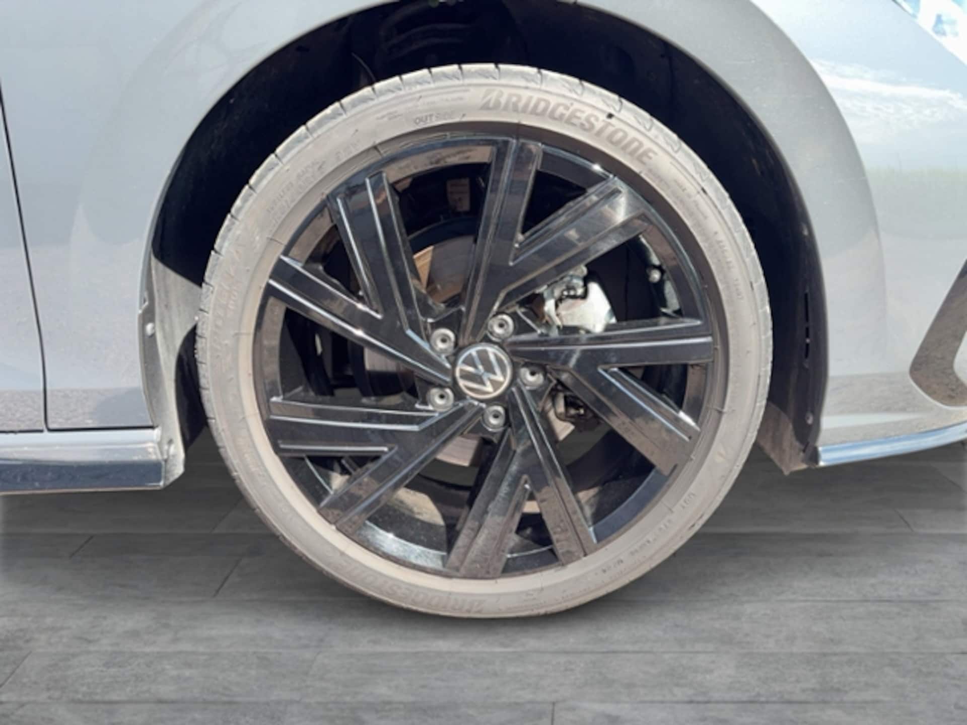 Volkswagen Golf R-Line