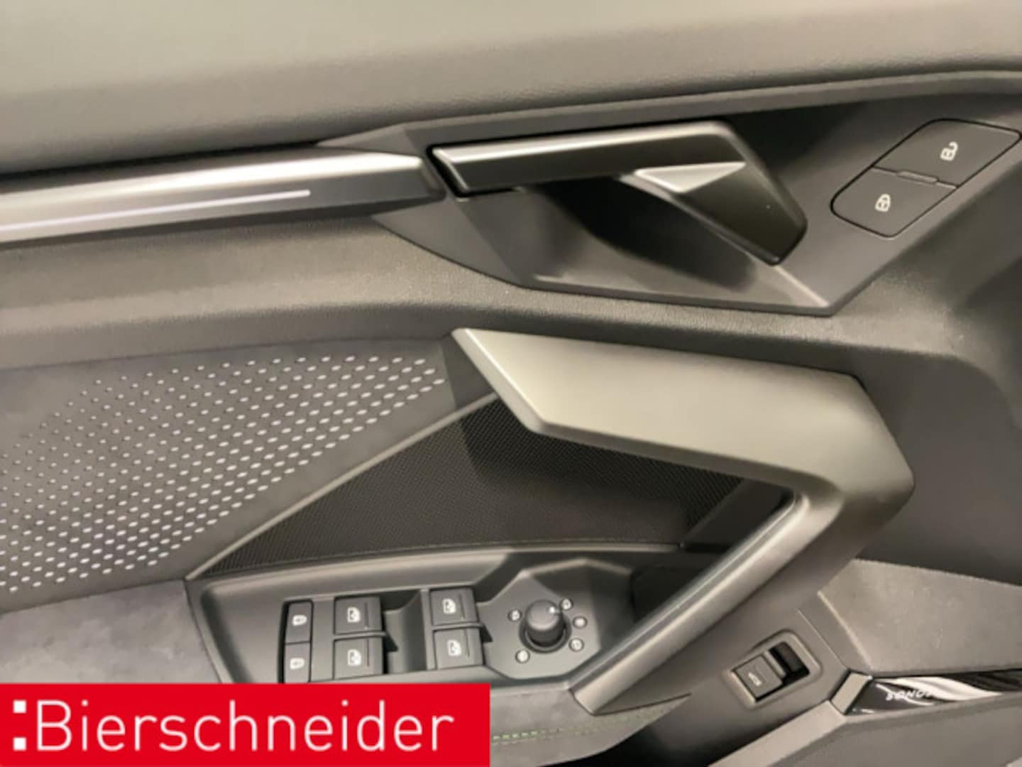 Bild über Audi RS 3 Sportback TFSI quattro 294 kW S tronic - für weitere Informationen kontaktieren Sie den Audi Partner