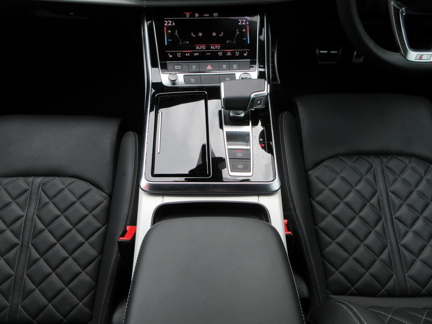 Audi Q8 SUV 55 TFSI quattro S line 250(340) kW(PS) tiptronic for more details contact your dealer