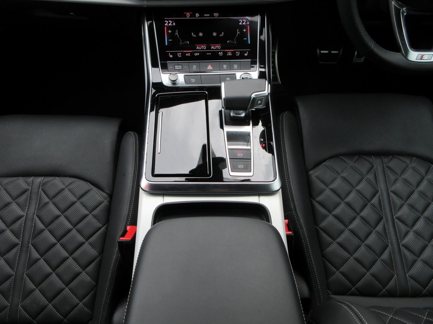 Audi Q8 SUV 55 TFSI quattro S line 250(340) kW(PS) tiptronic for more details contact your dealer