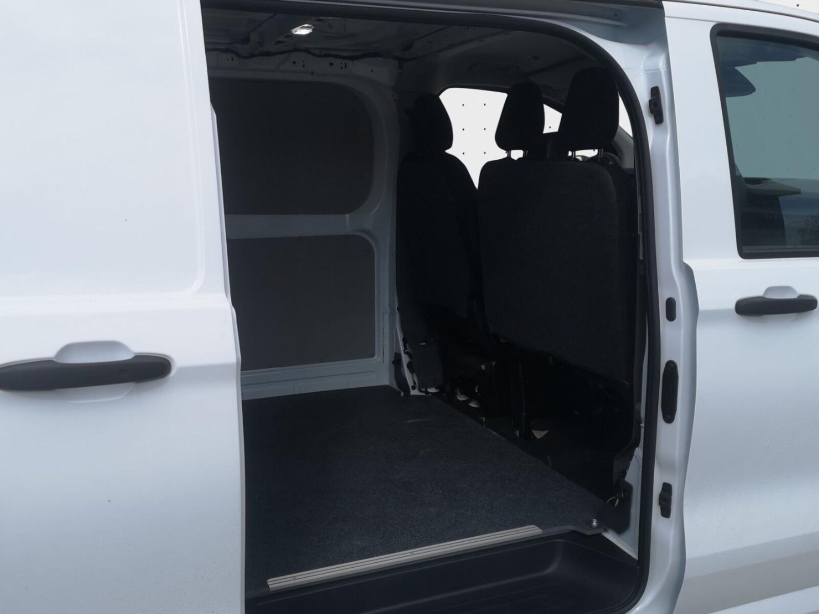 Volkswagen Transporter Kasten langer Radstand – Bild 12