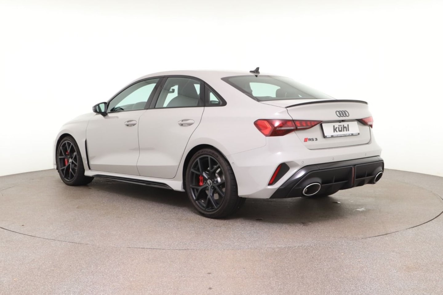 Bild über Audi RS 3 Limousine TFSI quattro 294 kW S tronic - für weitere Informationen kontaktieren Sie den Audi Partner