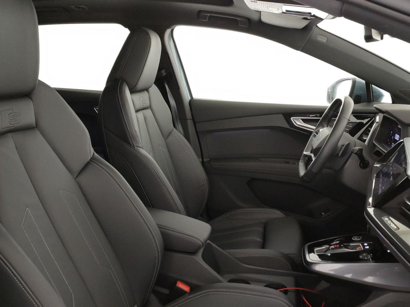 Image about Audi Q4 e-tron Business Advanced 50 e-tron quattro 220,00 kW