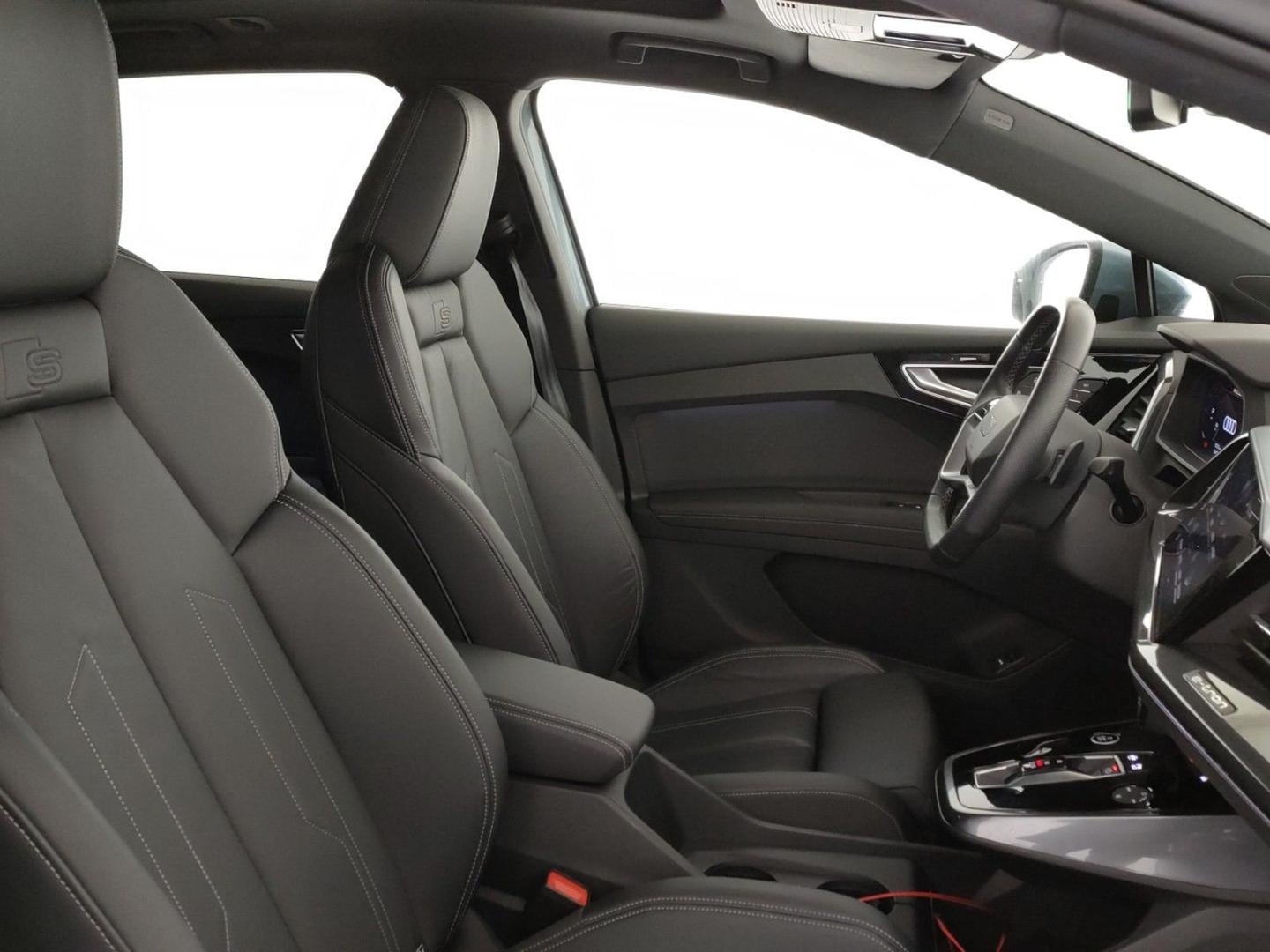 Image about Audi Q4 e-tron Business Advanced 50 e-tron quattro 220,00 kW