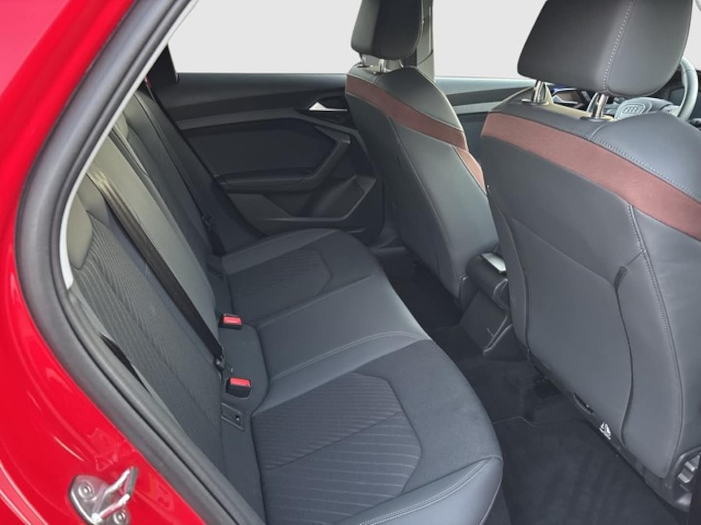 Bild über Audi A1 Sportback S line 25 TFSI S tronic - für weitere Informationen kontaktieren Sie den Audi Partner