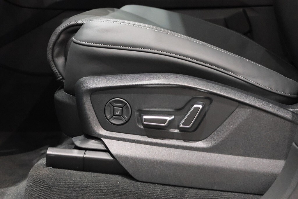 Bild som visar&nbsp;Audi Q7 SUV TFSI e&nbsp;Q7 SUV 60 TFSI e quattro S line 490 hk tiptronic - för mer information kontakta din Audi Partner