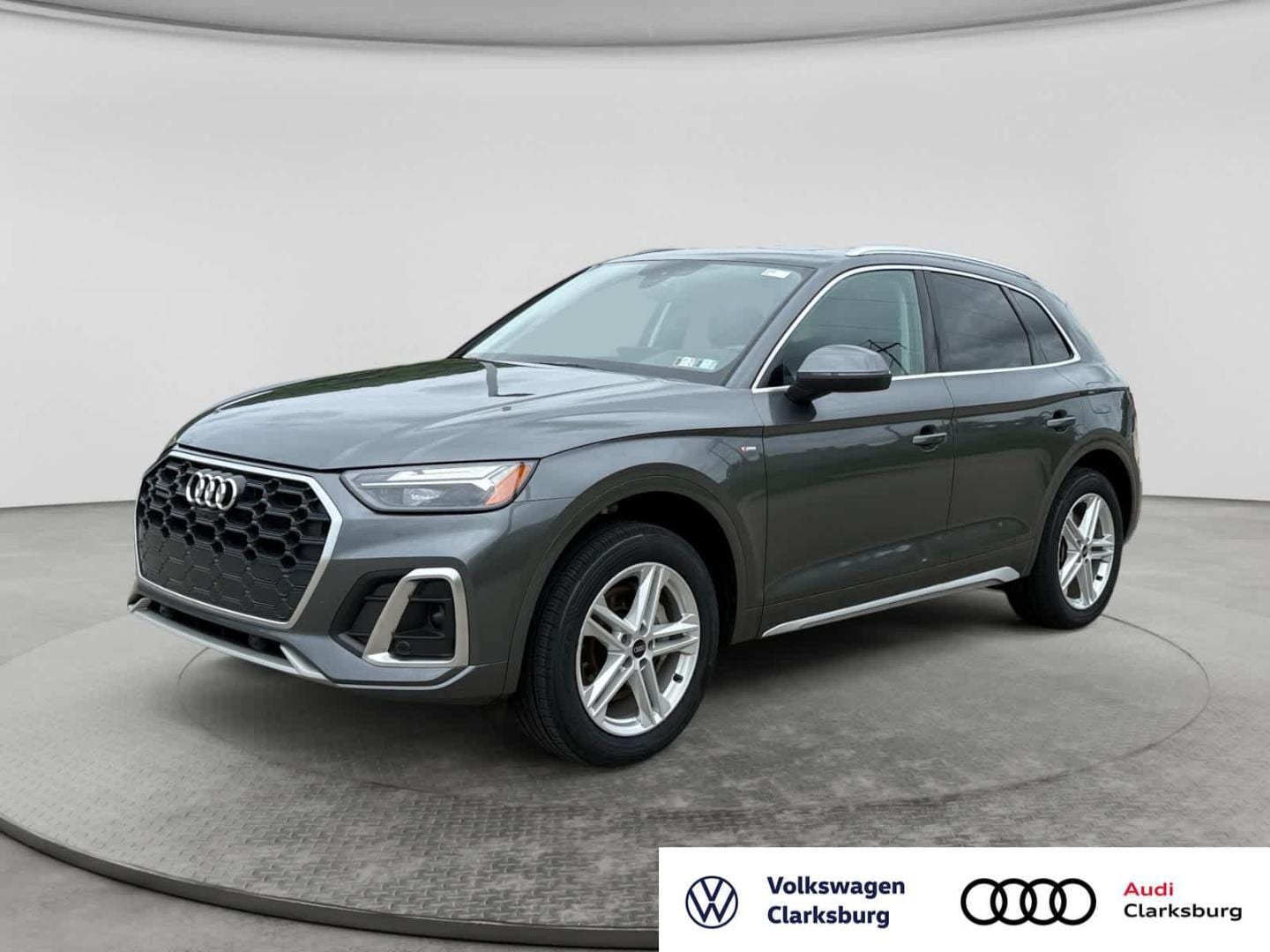 2023 Audi Q5 55 e Premium Plus's photo