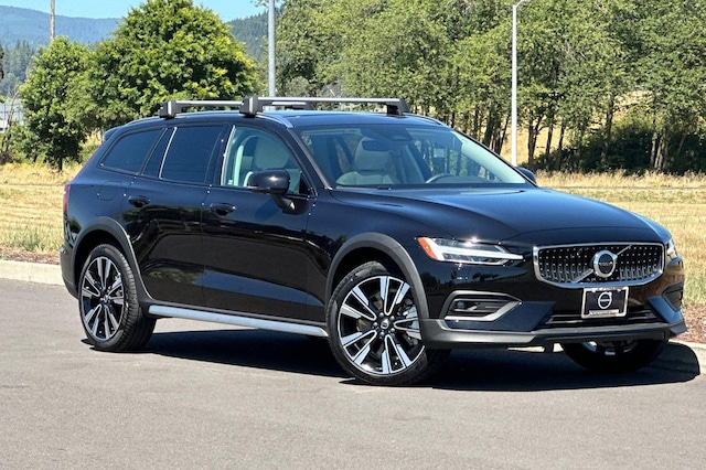 2025 Volvo V60 Cross Country