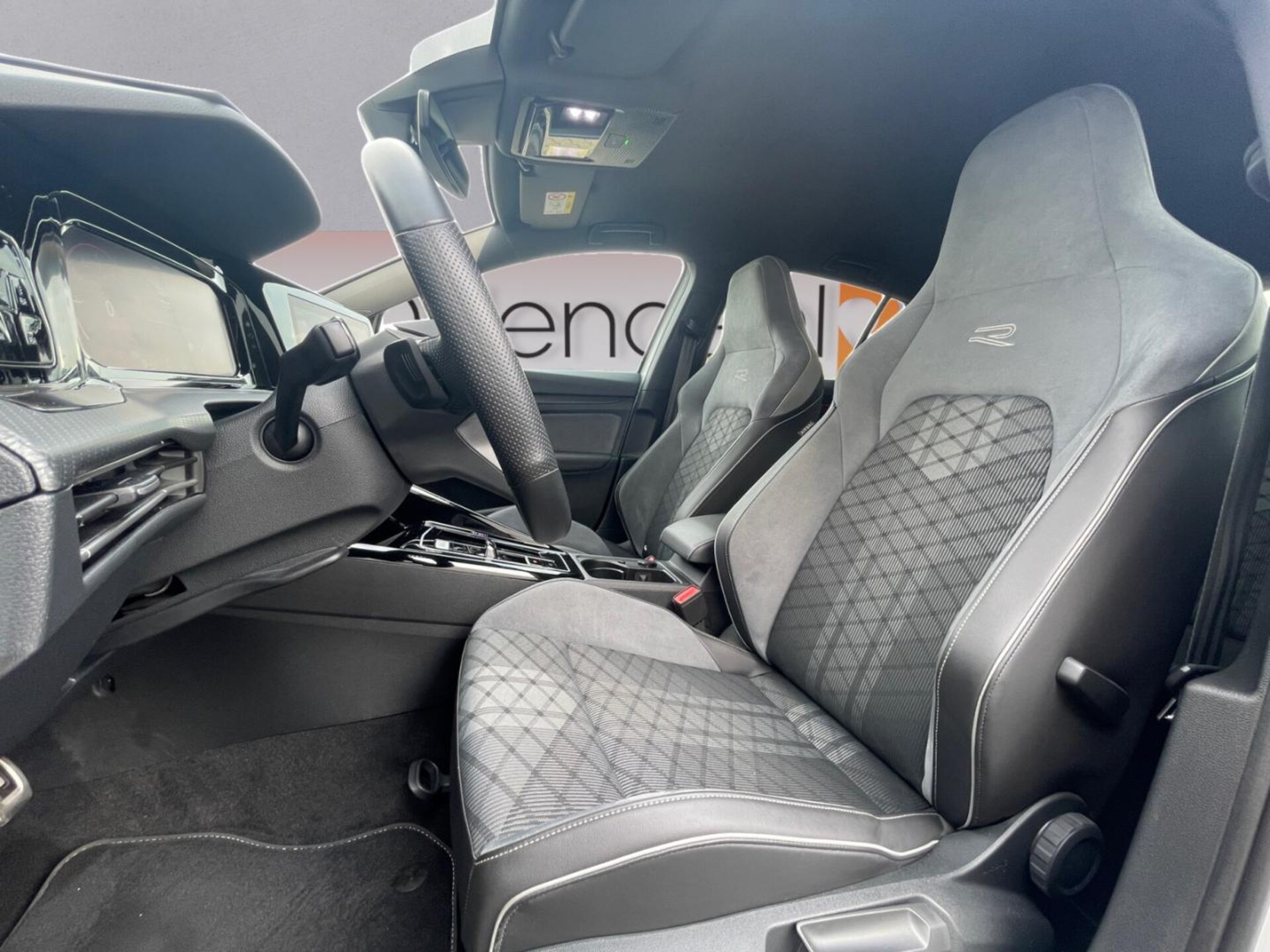 Volkswagen Golf R-Line