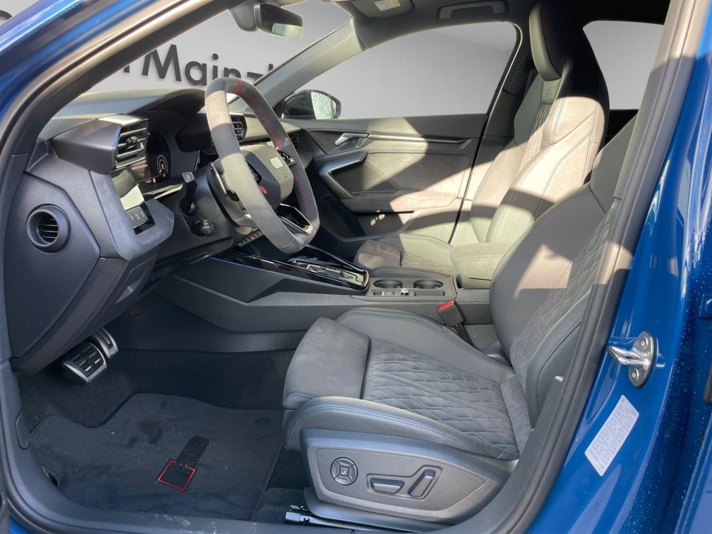 Image about Audi RS 3 Limousine TFSI quattro S tronic
