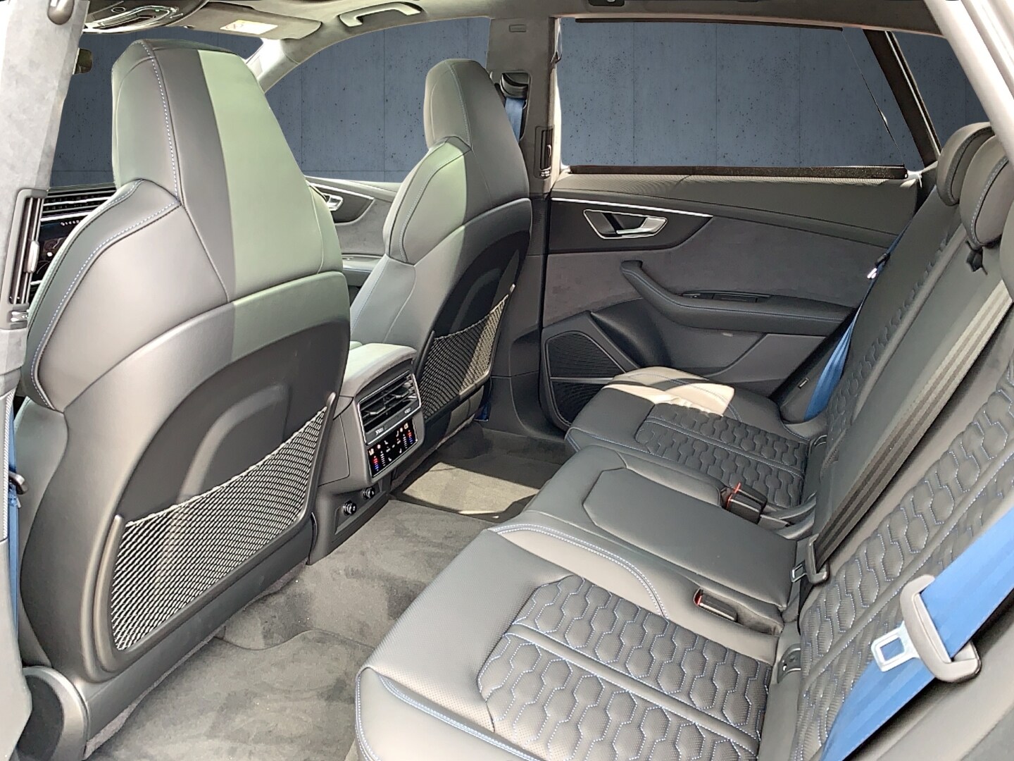 Image about Audi RS Q8 SUV TFSI quattro 471 kW tiptronic
