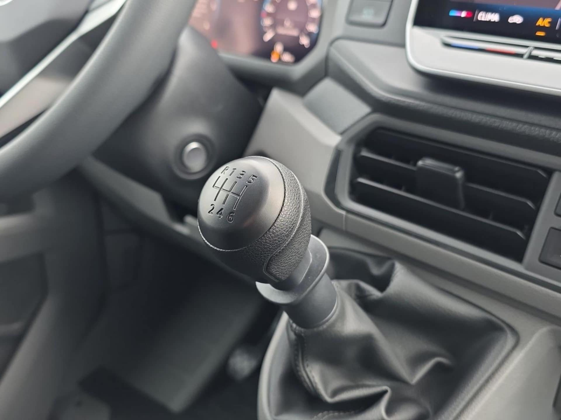 Volkswagen Crafter Kasten langer Radstand