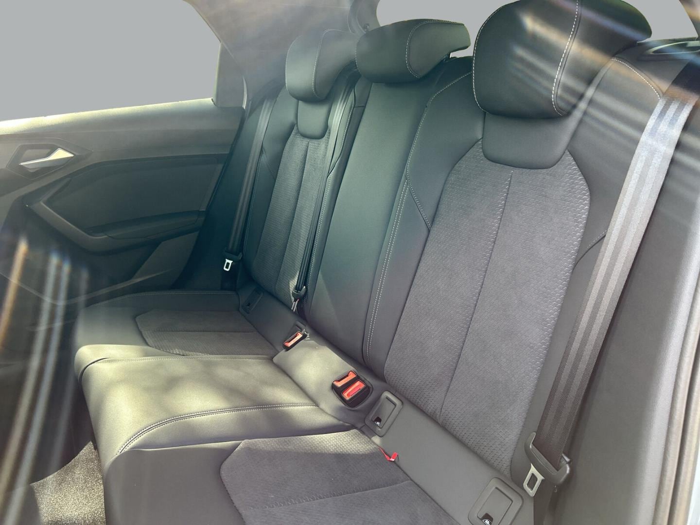 Bild über Audi A1 Sportback 30 TFSI S tronic - für weitere Informationen kontaktieren Sie den Audi Partner