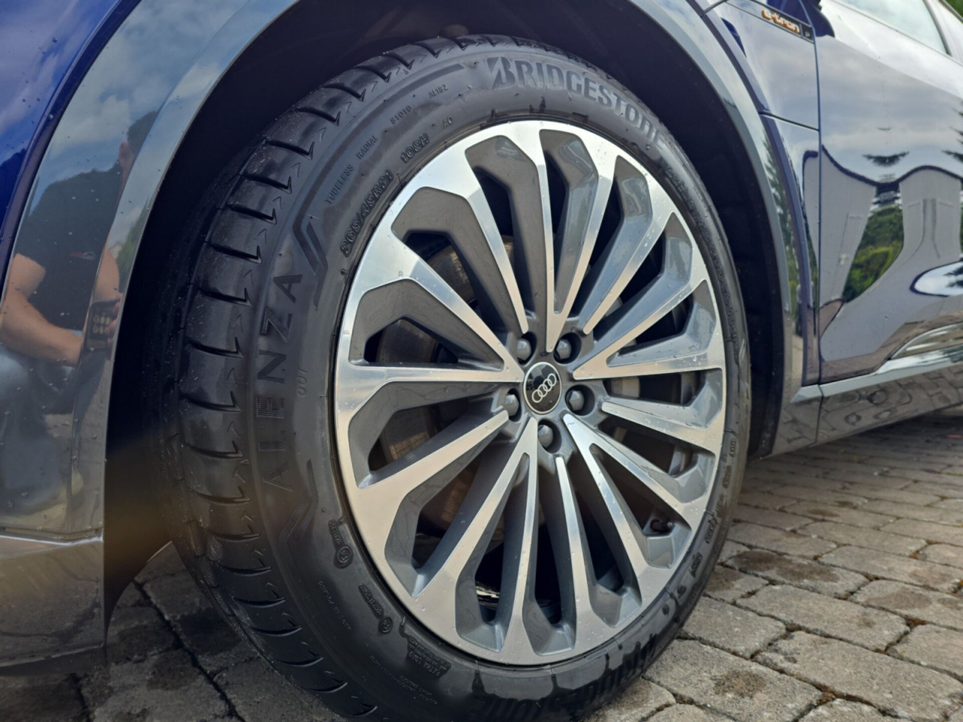 Audi e-tron advanced