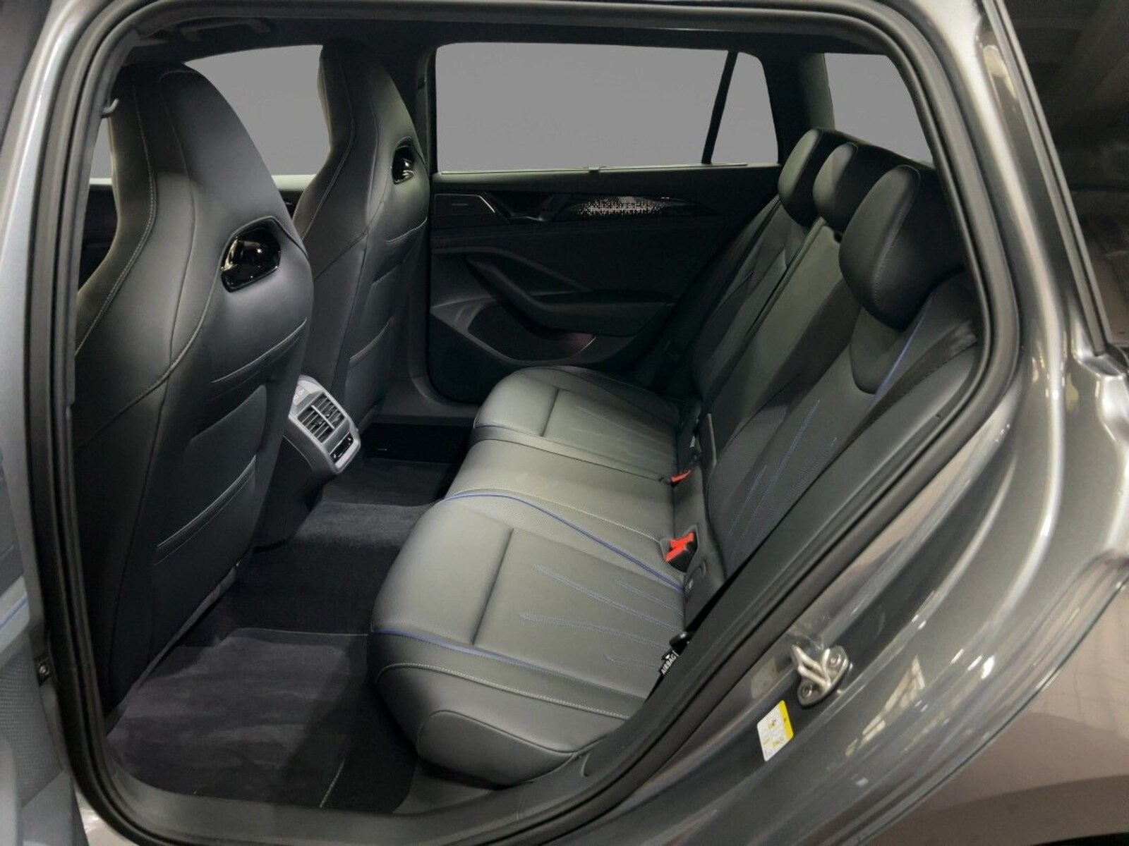 Volkswagen Passat – Bild 9
