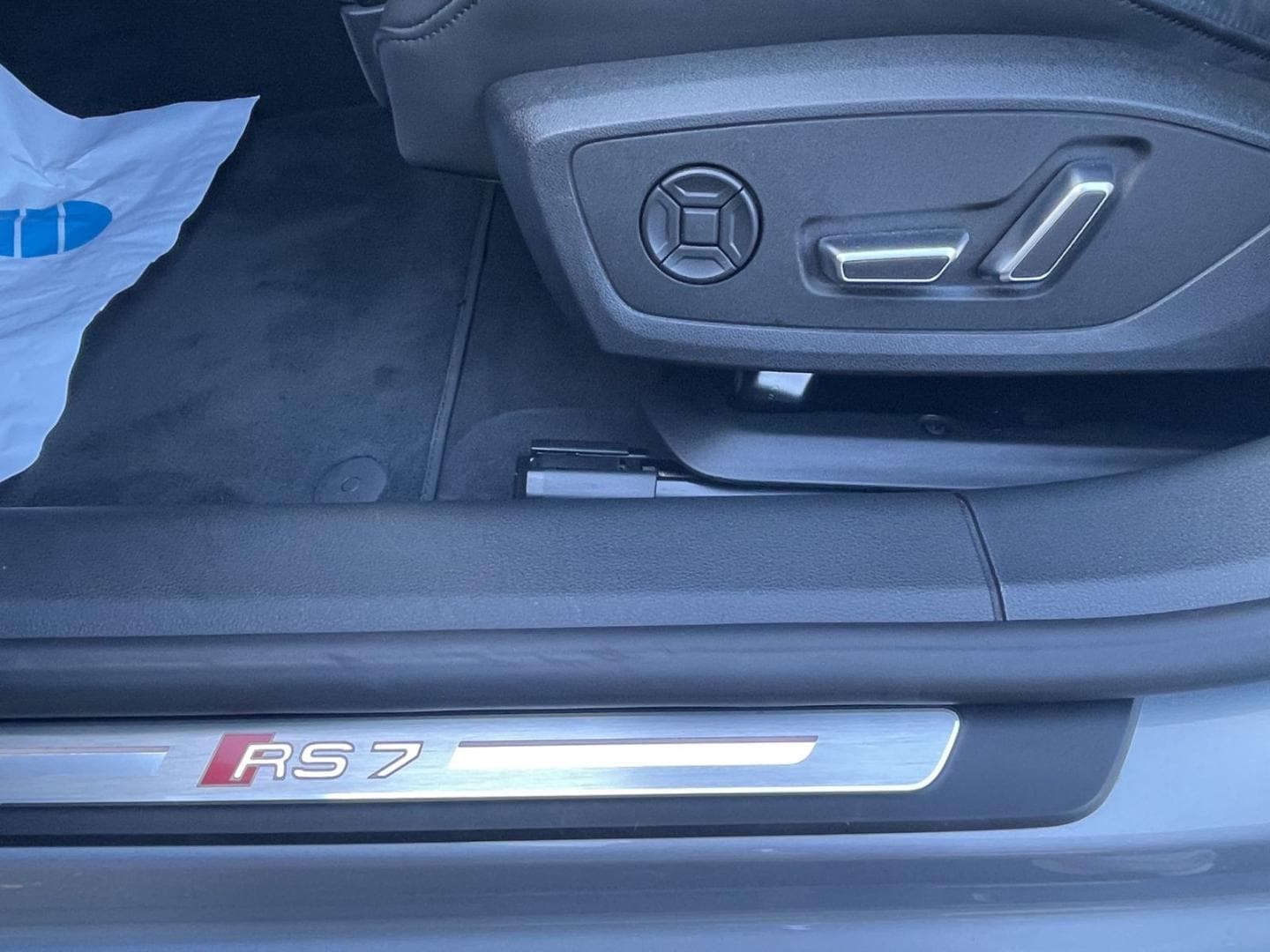 Bild über Audi RS 7 Sportback TFSI quattro tiptronic - für weitere Informationen kontaktieren Sie den Audi Partner