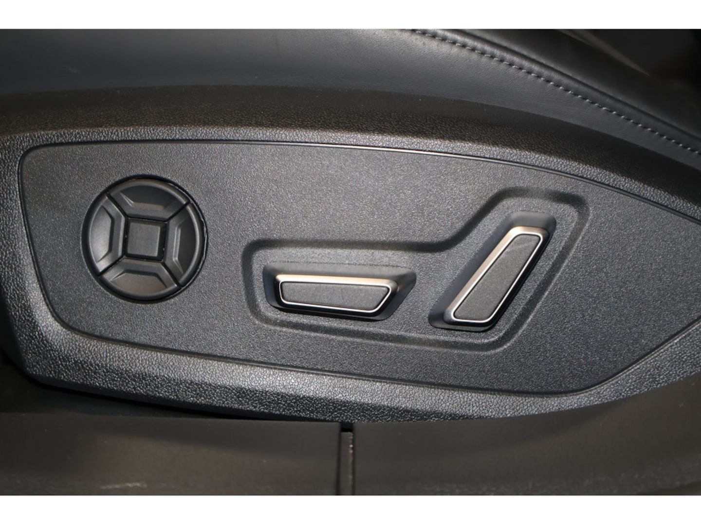 Bild über Audi S6 Avant TDI quattro tiptronic - für weitere Informationen kontaktieren Sie den Audi Partner