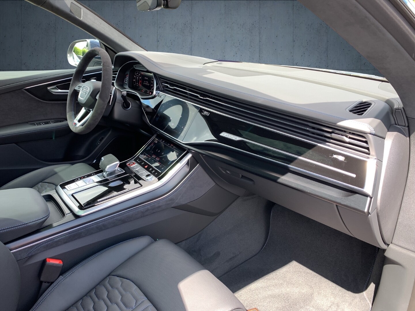 Image about Audi RS Q8 SUV TFSI quattro 471 kW tiptronic