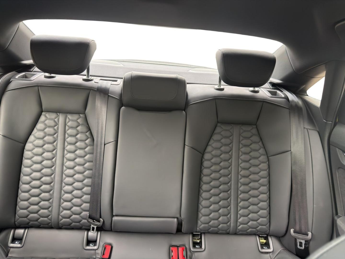 Bild über Audi RS 3 Limousine TFSI quattro 294 kW S tronic - für weitere Informationen kontaktieren Sie den Audi Partner