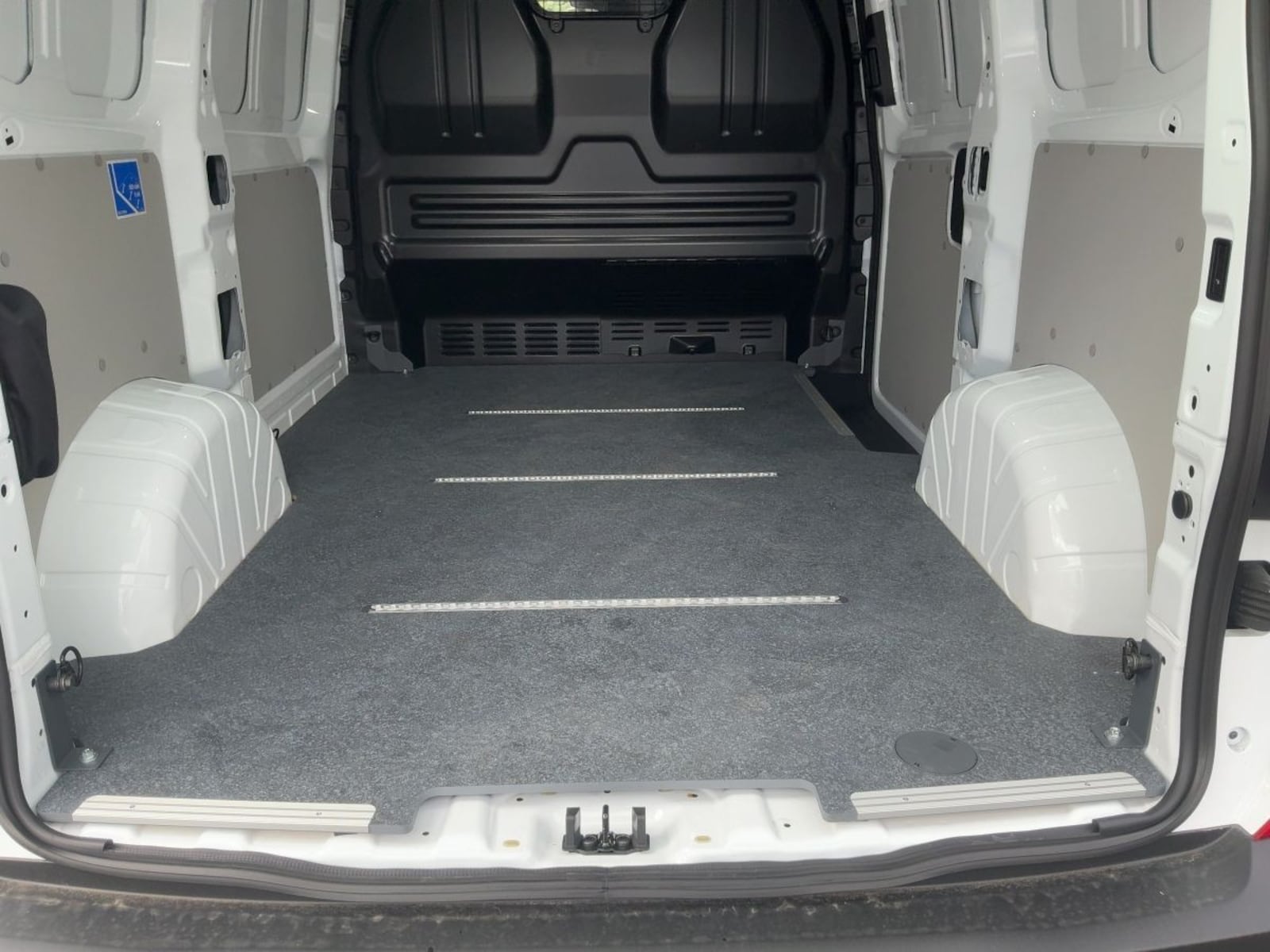 Volkswagen Transporter Kasten kurzer Radstand – Bild 14
