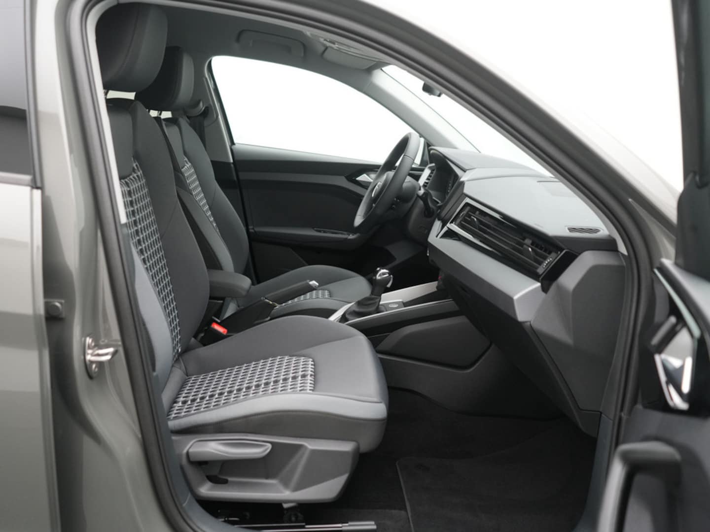 Bild über Audi A1 Sportback S line 35 TFSI S tronic - für weitere Informationen kontaktieren Sie den Audi Partner