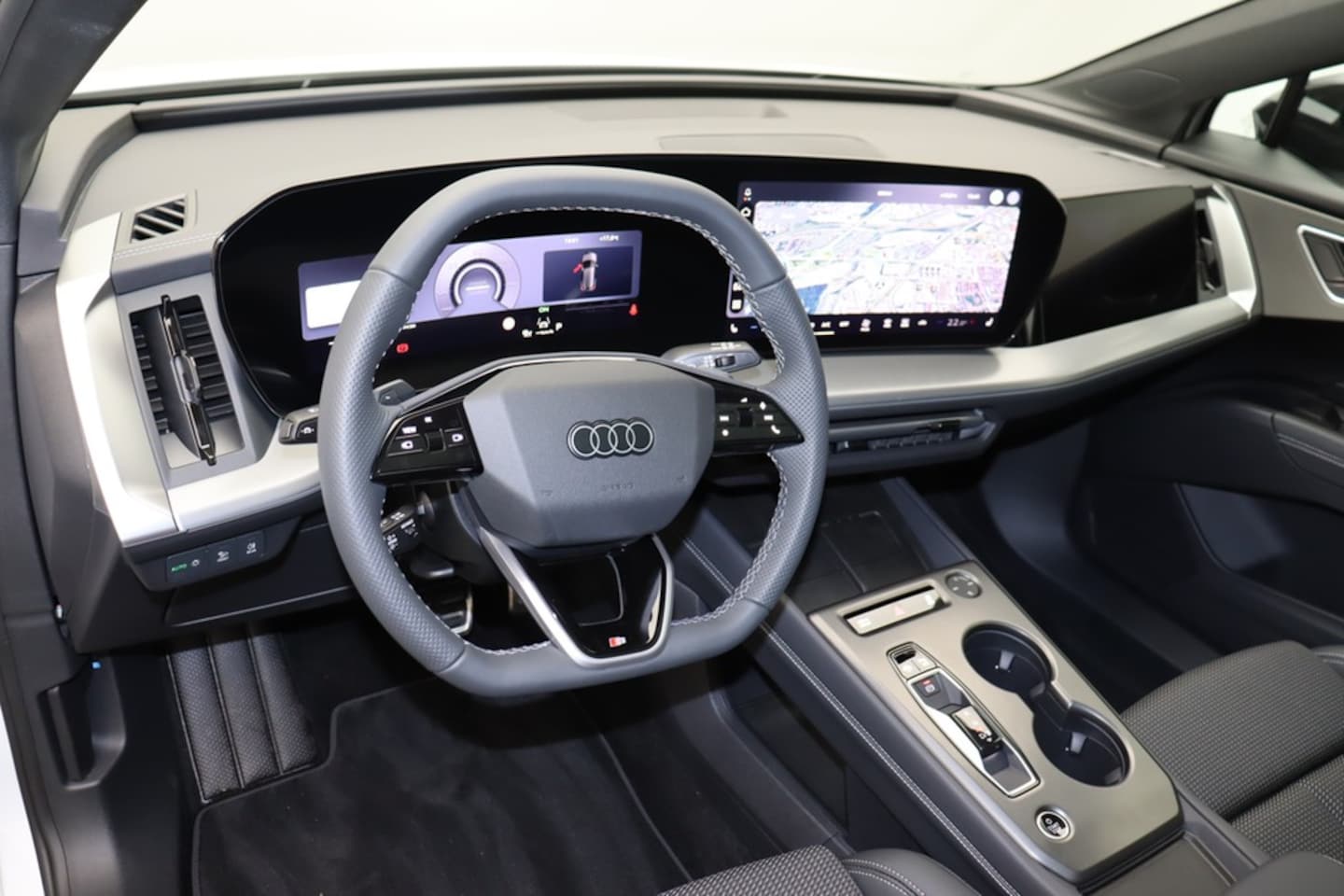 Bild über Audi Q4 SUV e-tron e-tron quattro 220 kW - für weitere Informationen kontaktieren Sie den Audi Partner