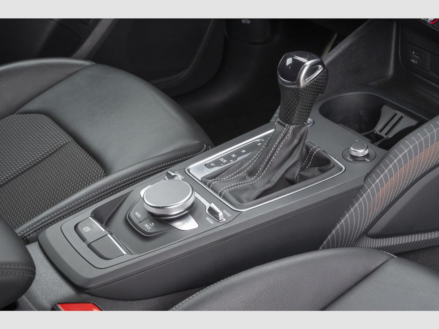 Bild über Audi Q2 S line 30 TDI S tronic - für weitere Informationen kontaktieren Sie den Audi Partner
