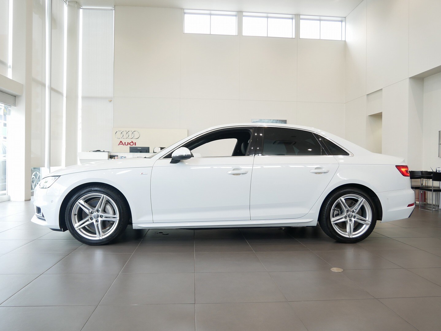 Image about Audi A4 2.0 TFSI quattro ※S lineパッケージ付