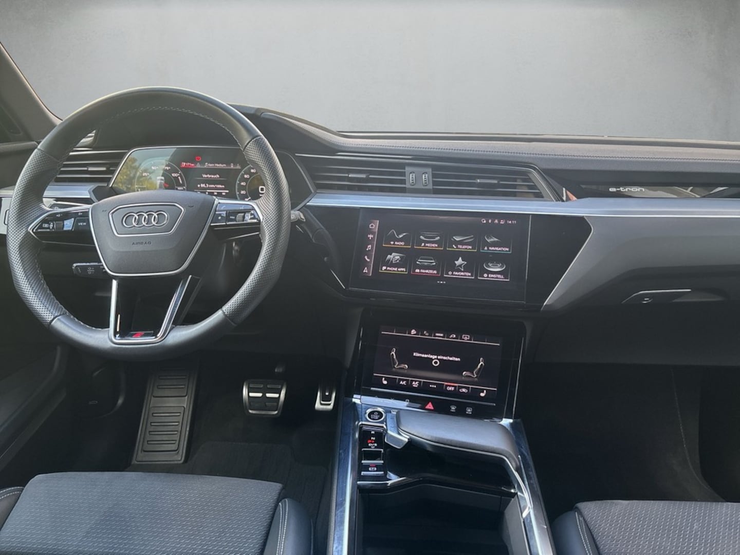 Bild über Audi Q8 e-tron S line 50 e-tron quattro - für weitere Informationen kontaktieren Sie den Audi Partner