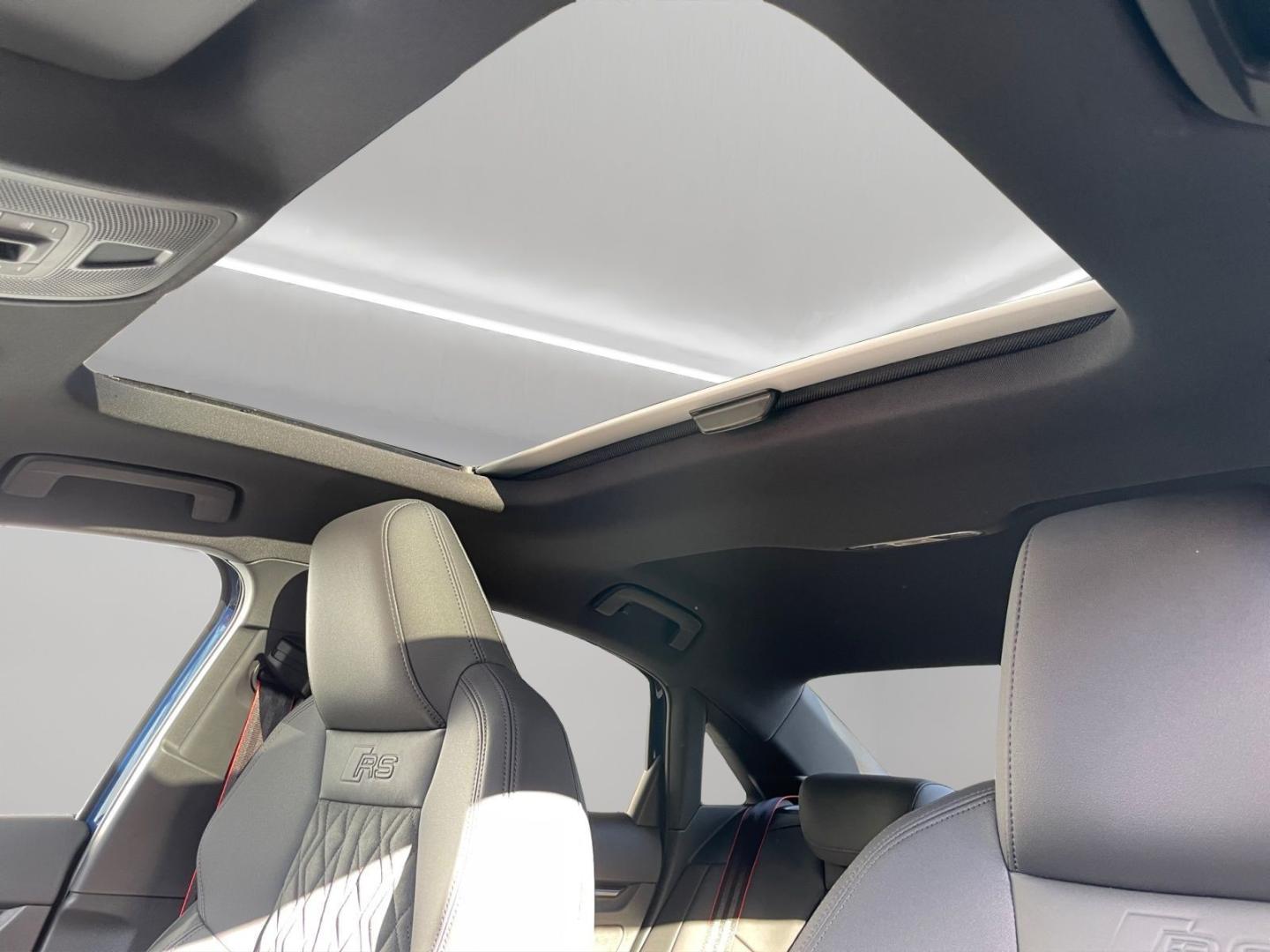 Image about Audi RS 3 Limousine TFSI quattro S tronic