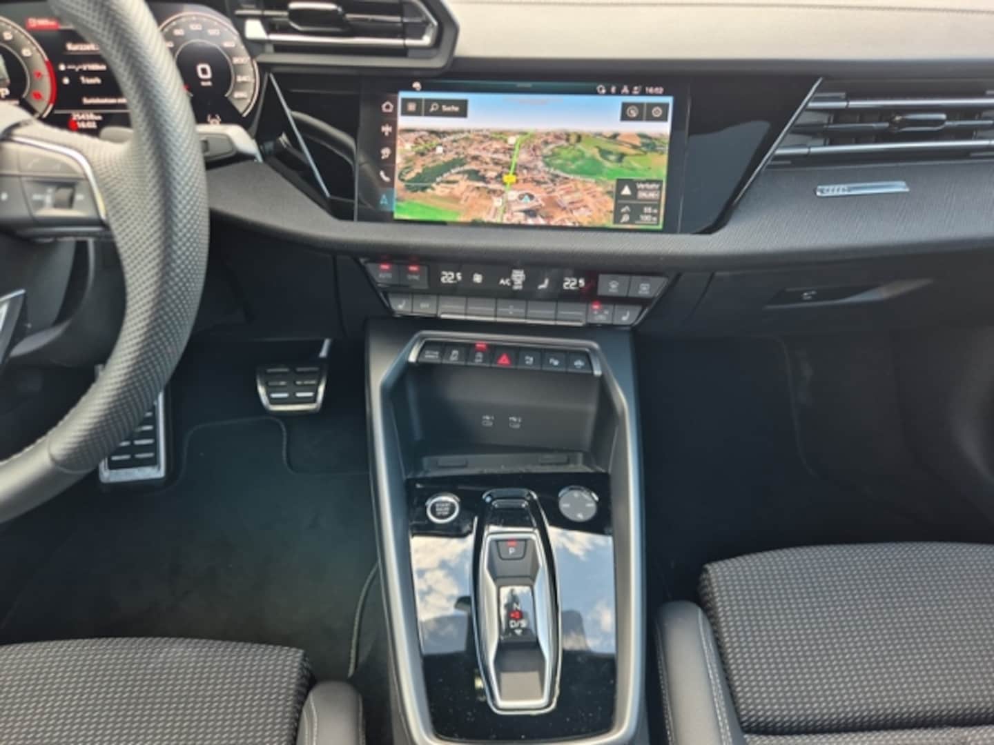 Bild über Audi A3 Sportback S line 35 TFSI S tronic - für weitere Informationen kontaktieren Sie den Audi Partner