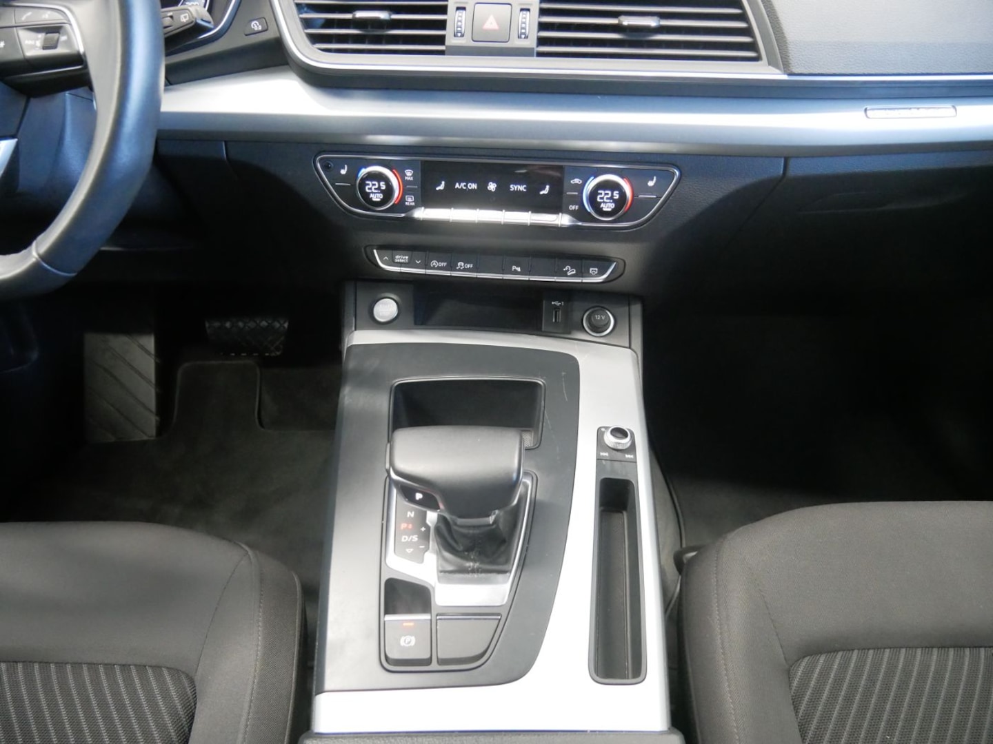 Bild über Audi Q5 40 TFSI quattro S tronic - für weitere Informationen kontaktieren Sie den Audi Partner