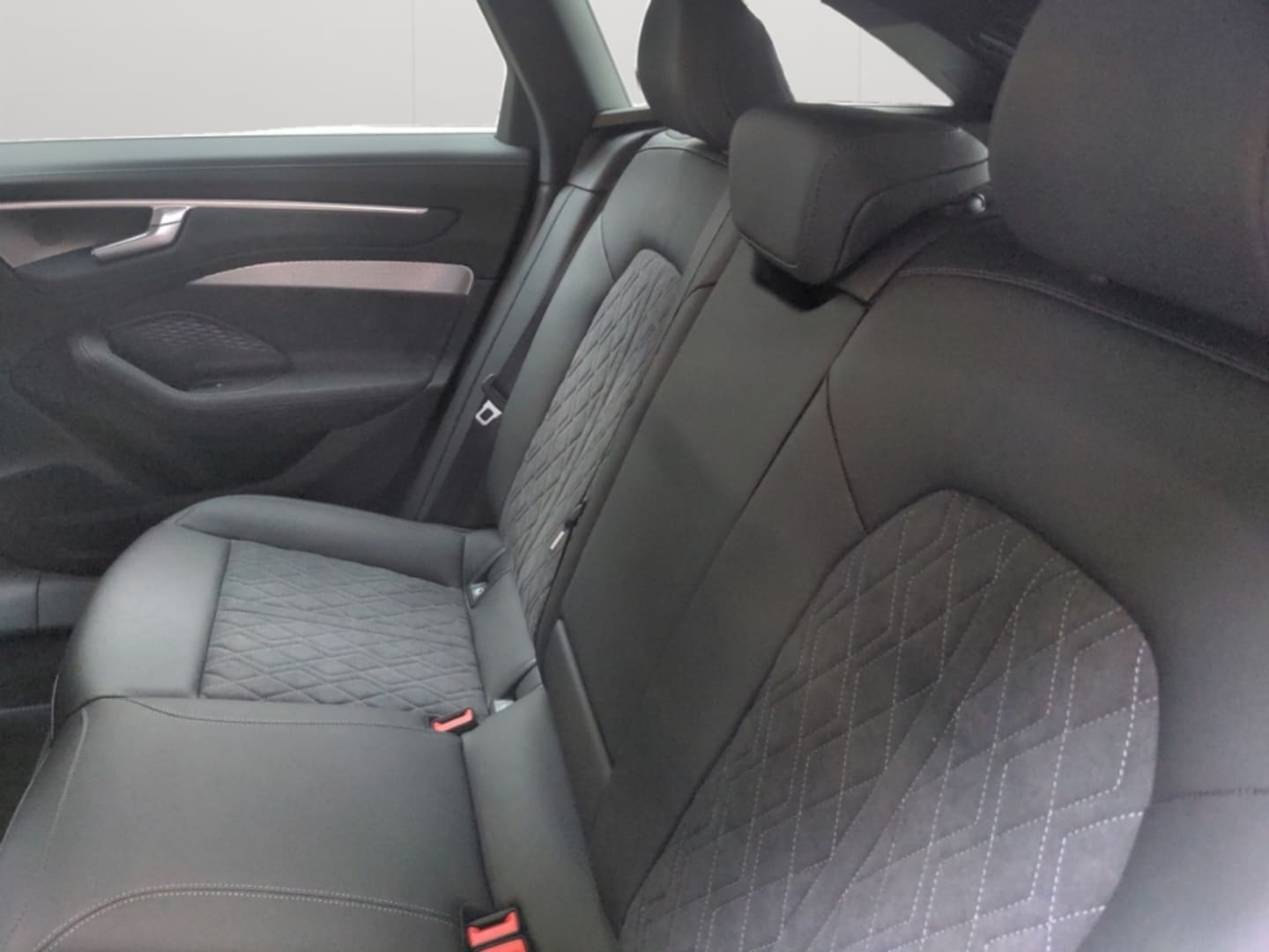 Bild über Audi A6 Avant edition one TDI quattro 150 kW S tronic - für weitere Informationen kontaktieren Sie den Audi Partner