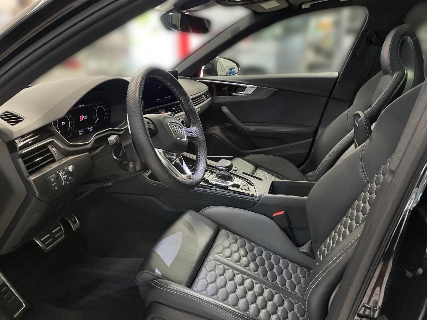 Bild über Audi RS 4 Avant TFSI quattro tiptronic - für weitere Informationen kontaktieren Sie den Audi Partner