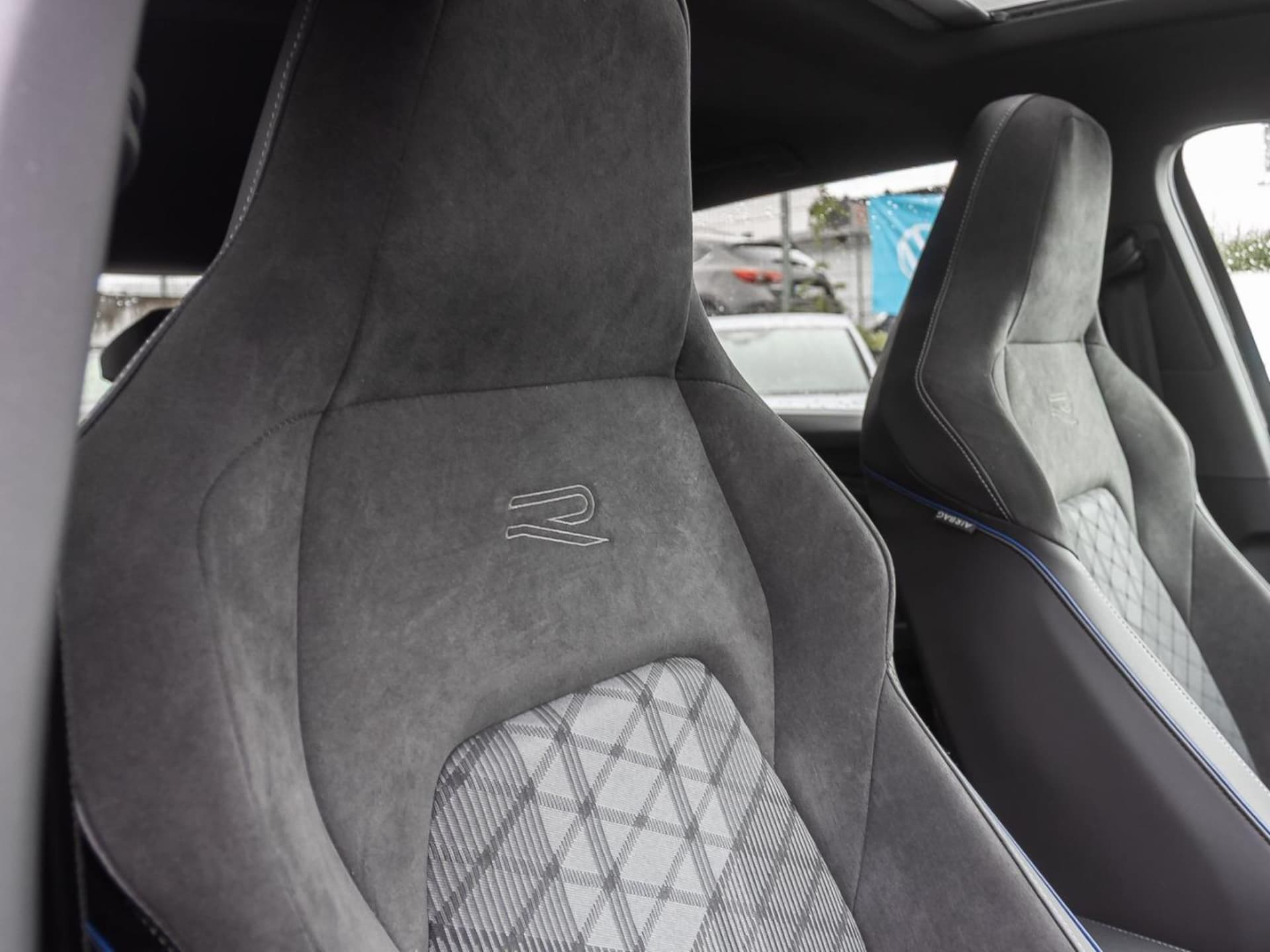 Volkswagen Golf R-Line