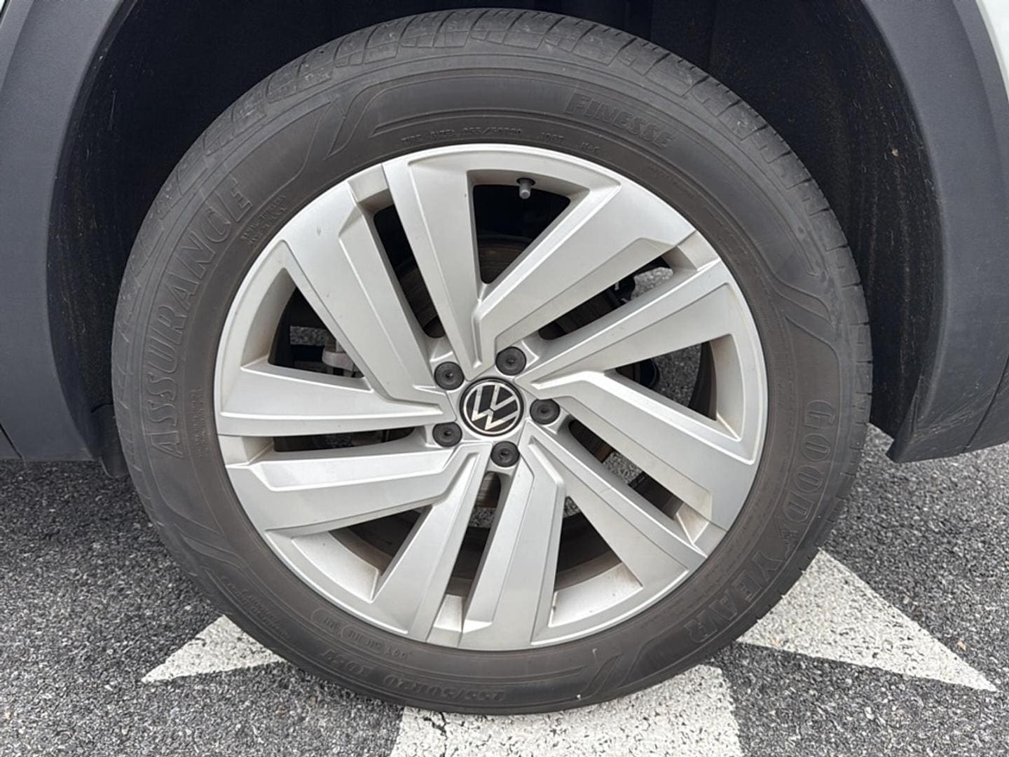 2022 Volkswagen Atlas Cross Sport SE w/Tech - Photo 8