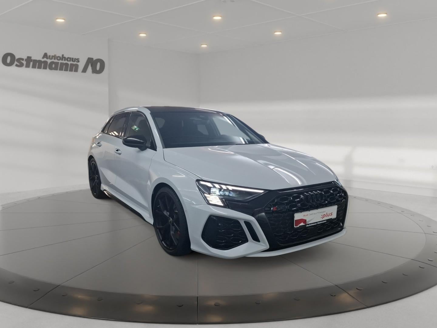 Bild über Audi RS 3 Sportback TFSI quattro S tronic - für weitere Informationen kontaktieren Sie den Audi Partner