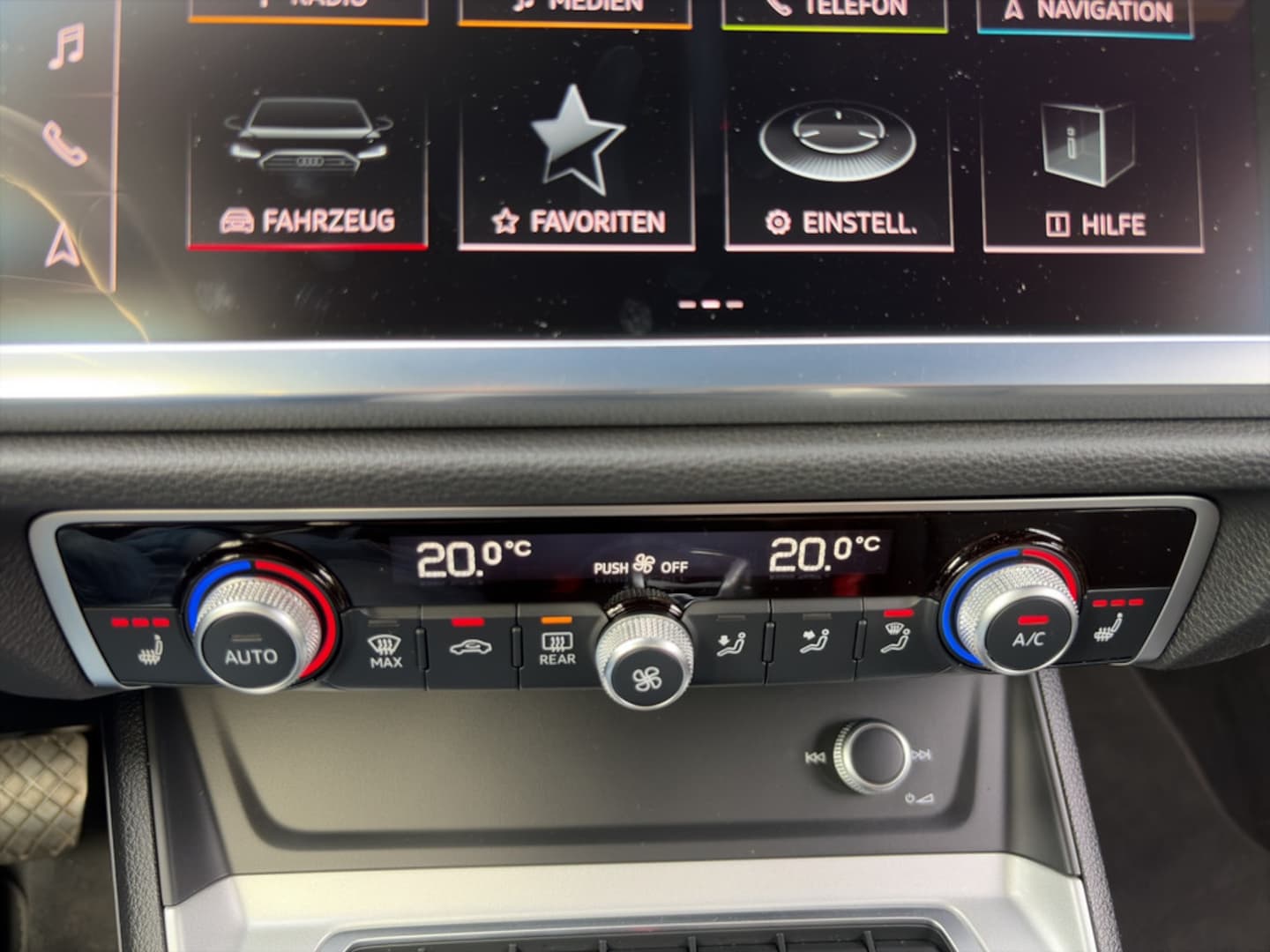 Bild über Audi Q3 S line 35 TFSI S tronic - für weitere Informationen kontaktieren Sie den Audi Partner