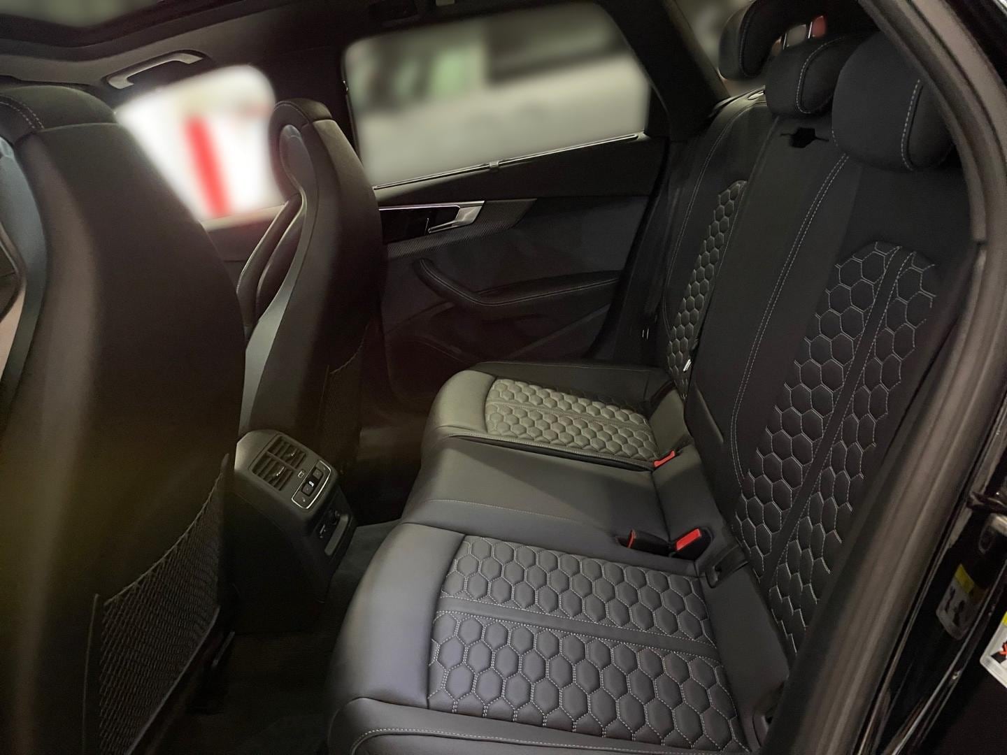 Bild über Audi RS 4 Avant TFSI quattro tiptronic - für weitere Informationen kontaktieren Sie den Audi Partner
